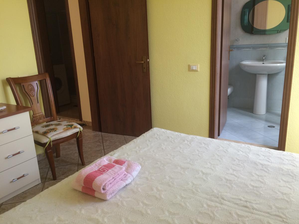 Friends House Bed & Breakfast Tiranë Eksteriør bilde